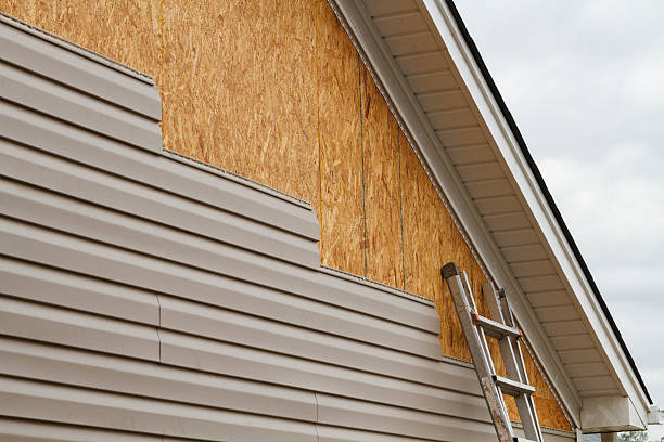 Professional Emergency Siding Repair technician working in Dunellen, NJ